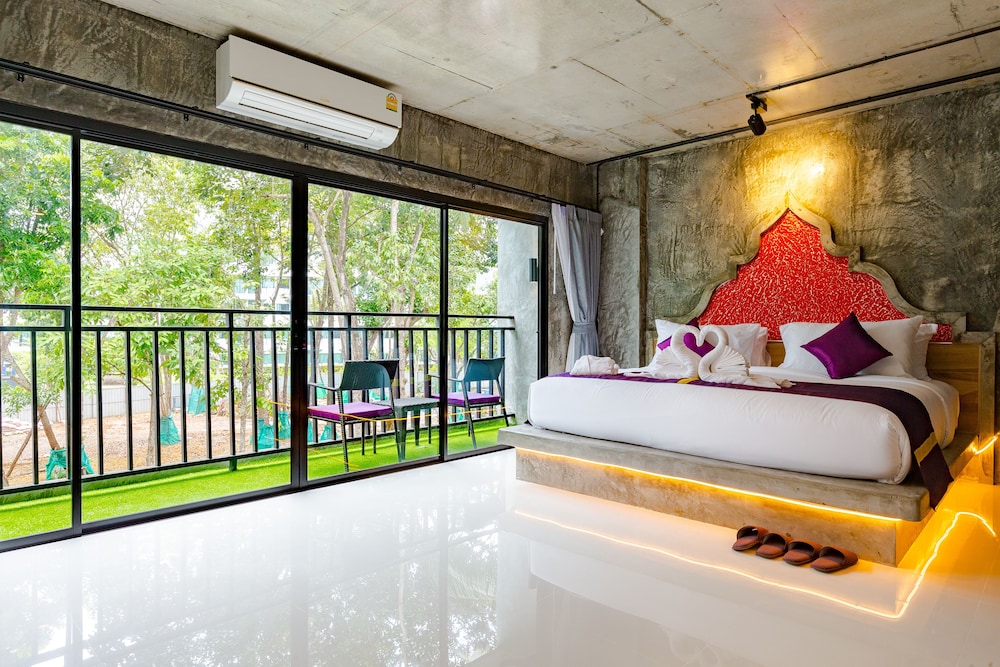 GRAND, DOUBLE BED