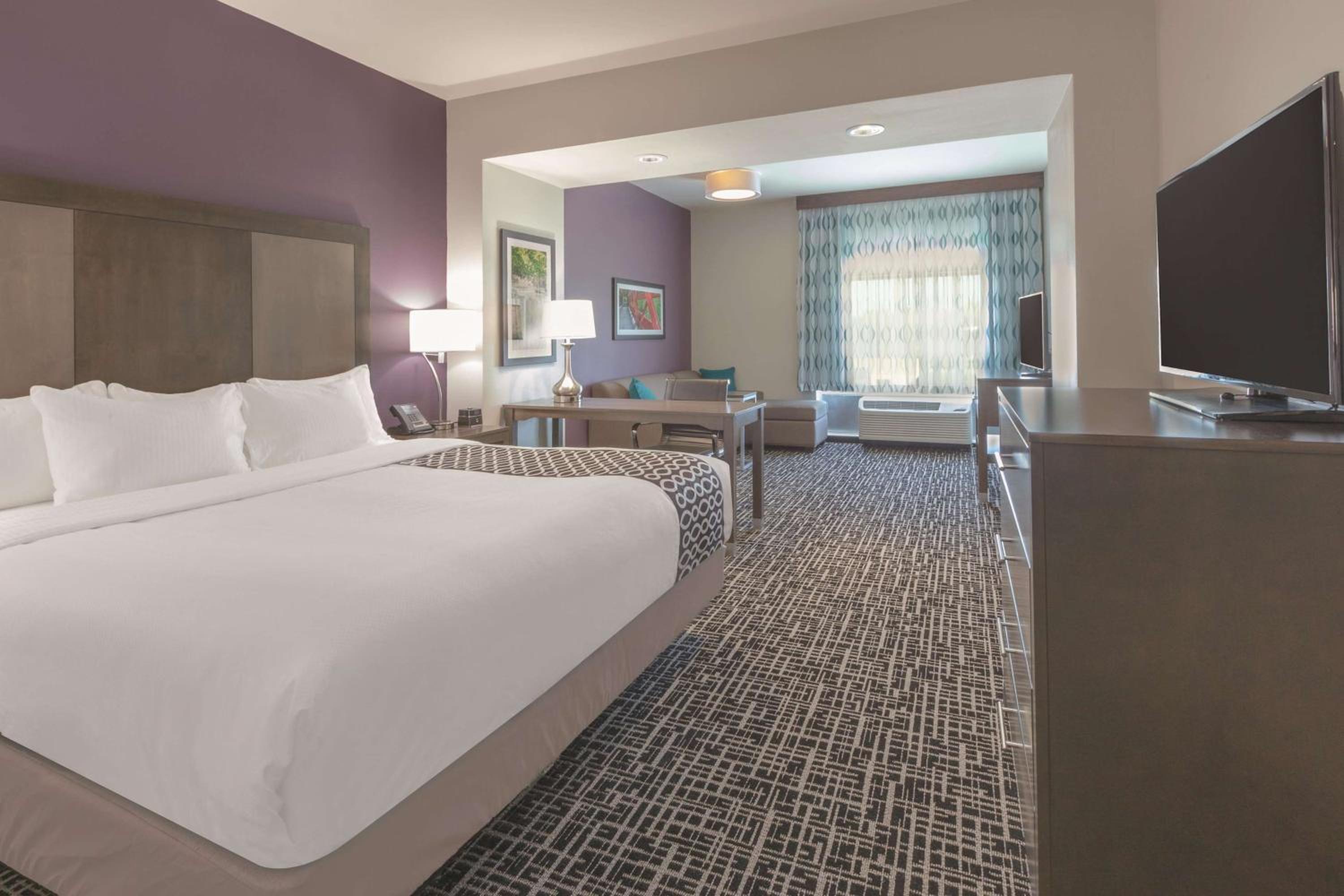 Deluxe, Studio, Suite, King Bed, Sofa