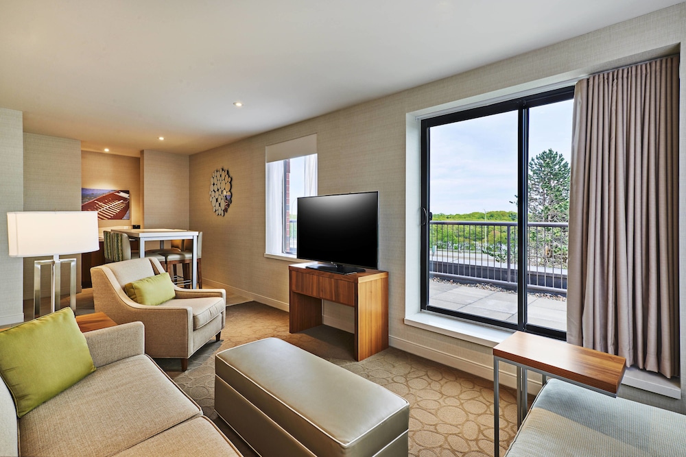 Delta Hotels By Marriott Dartmouth 24/43