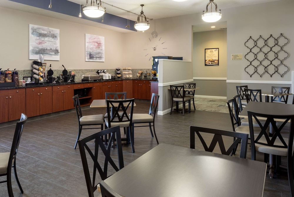 GrandStay Hotel and Conference 35/49