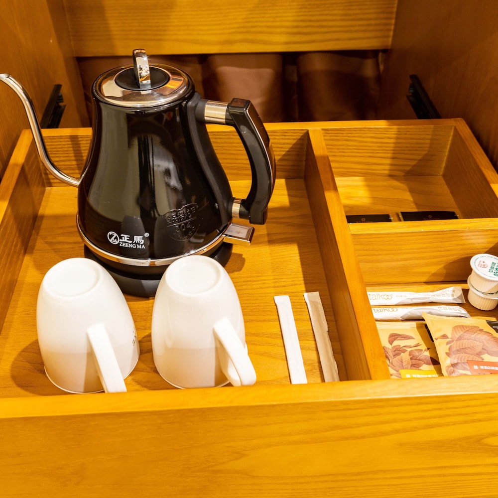 James Joyce Coffetel (Foshan Zhangcha Huanan Chuanggu) 75/100