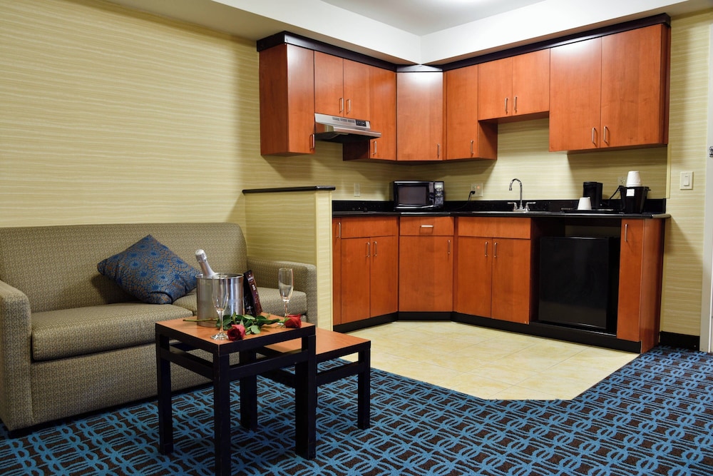 Fairfield Inn & Suites Hartford Airport 6/34