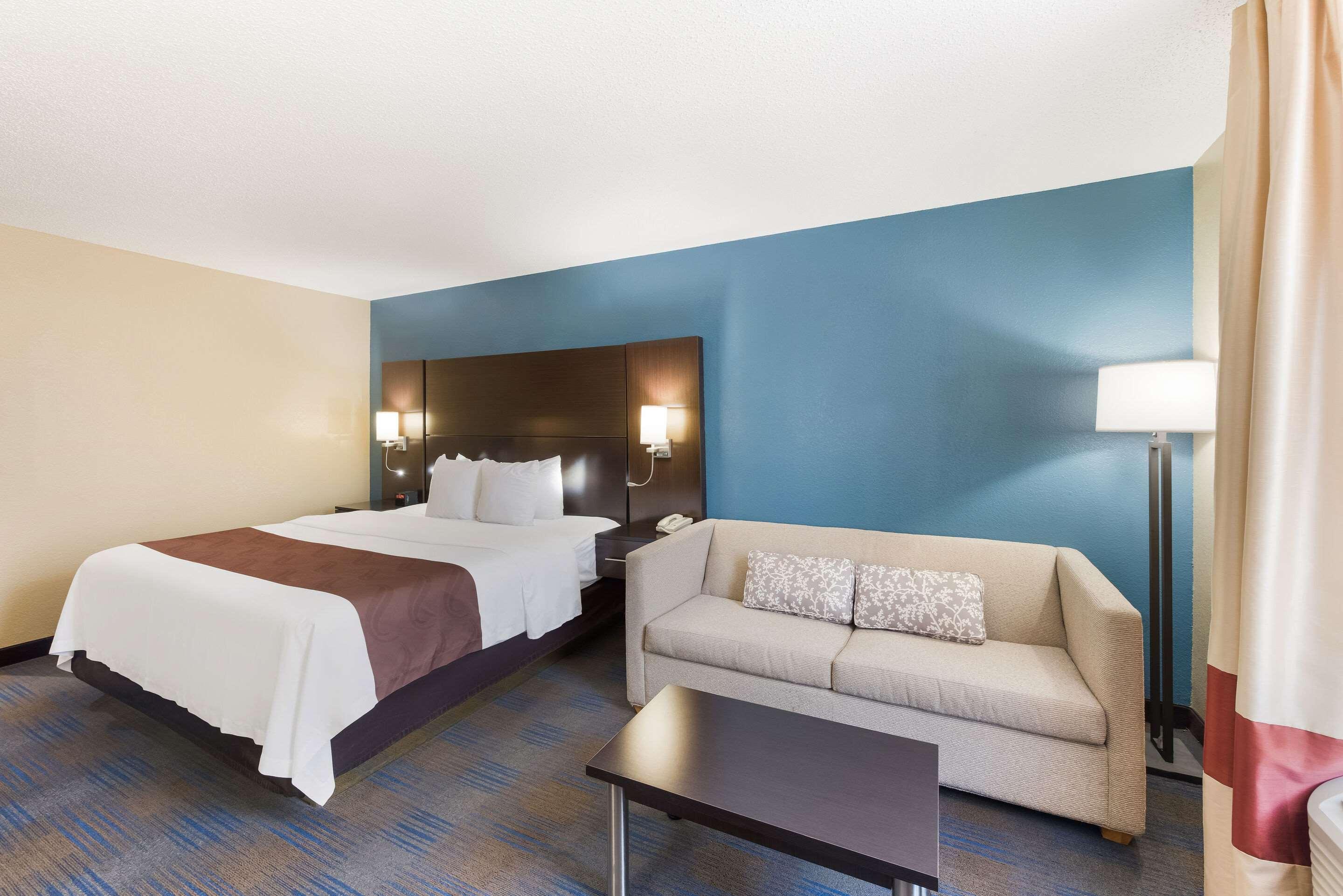 غرفة بسرير كينج، Quality Inn Upper Sandusky OH 2/4