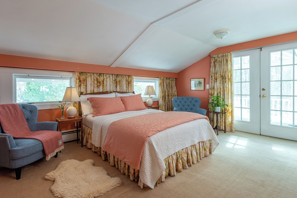 Deerhill Inn 22/77
