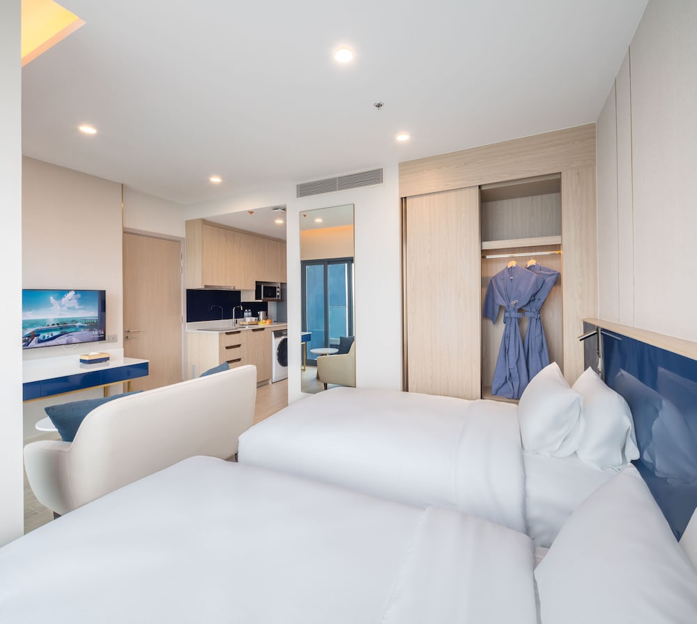 DELUXE, TWIN BEDS