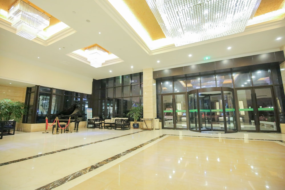 New Knight Royal Hotel Airport and International Resort 7/61