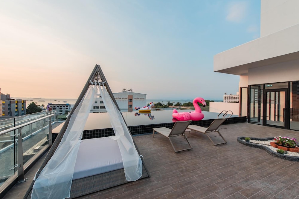 Blackwoods Hotel Pattaya 58/69