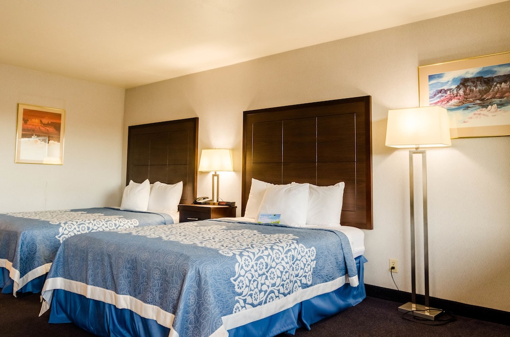 Econo Lodge 5/23