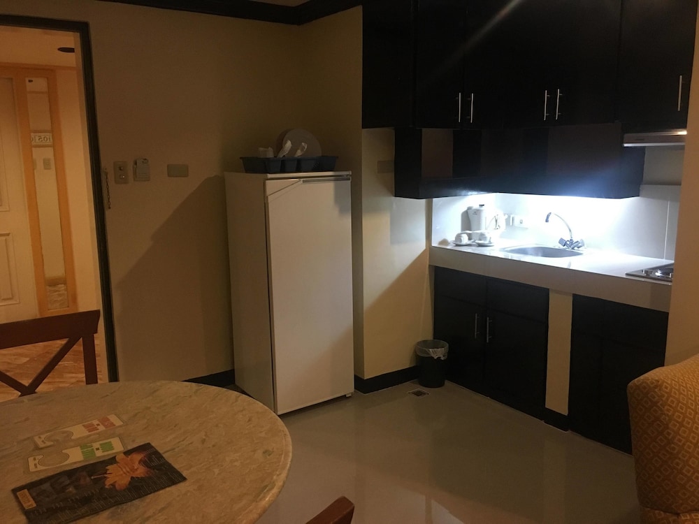 Lourdes Family Suites Makati powered by Cocotel 21/41
