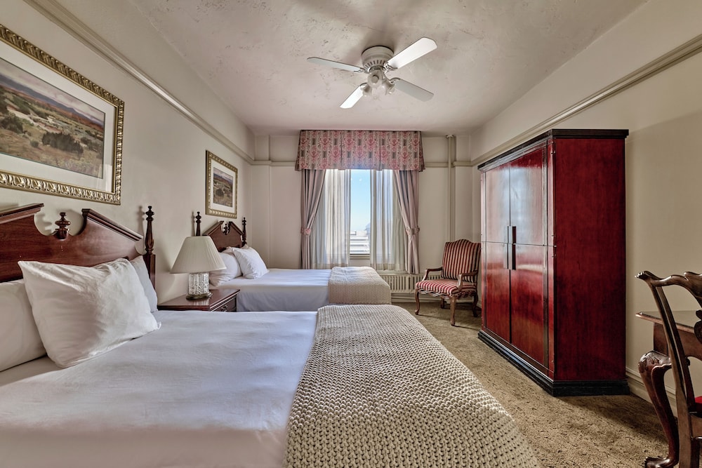 Room, 2 Double Beds, City View