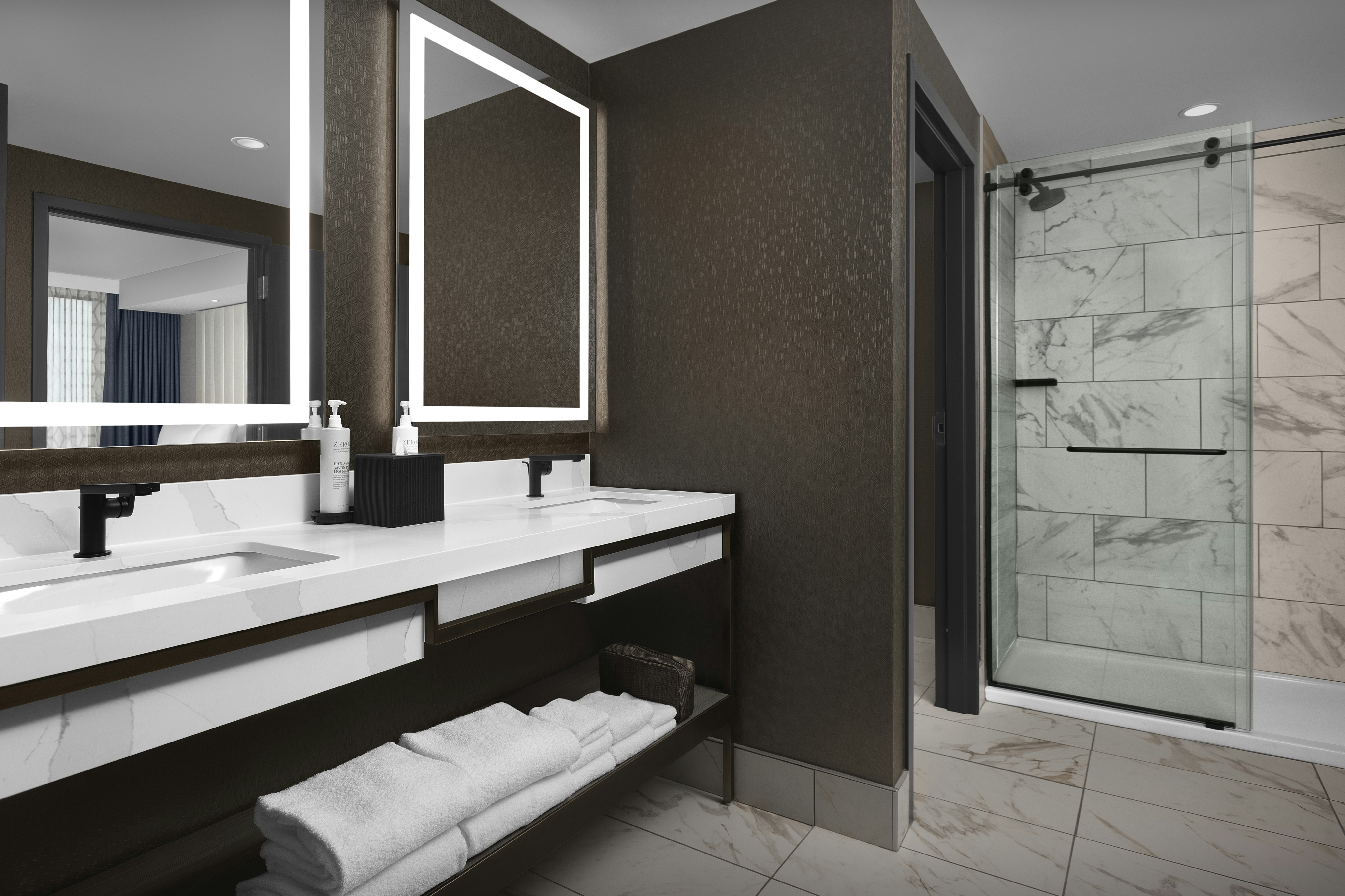 جناح بسرير كينج بغرفة نوم واحدة، Embassy Suites by Hilton Pigeon Forge Resort 3/4