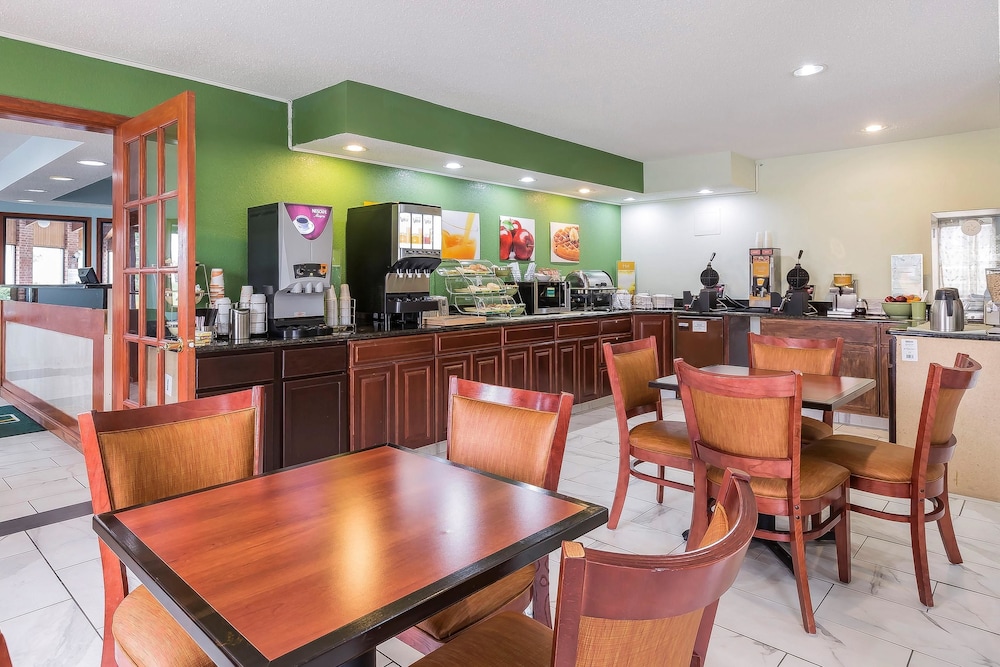 Quality Inn Sycamore - DeKalb 35/43