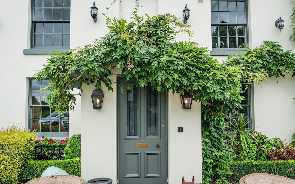 The Vicarage 38/46