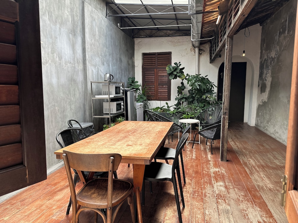 The Frame Guesthouse 45/55