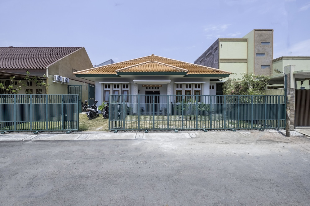 OYO 2072 Wisma Teratai 1/29