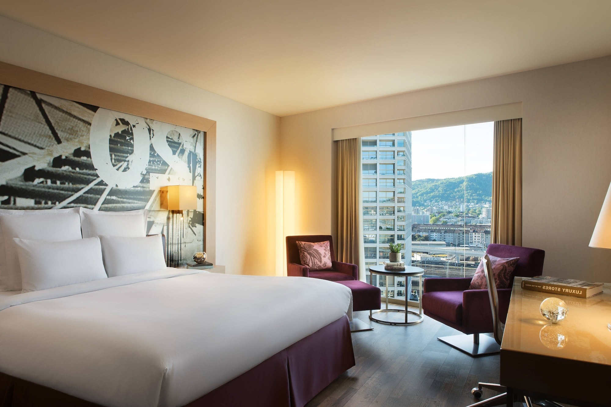 غرفة كلوب بسرير كينج، RENAISSANCE ZURICH TOWER HOTEL 3/5