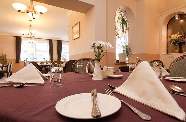 Lauriston Hotel 52/60