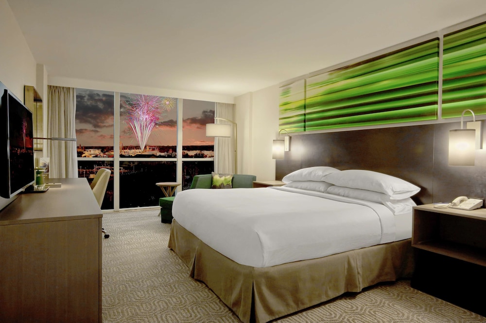 Doubletree By Hilton Hotel At The Entrance To Universal Orlando 17/70