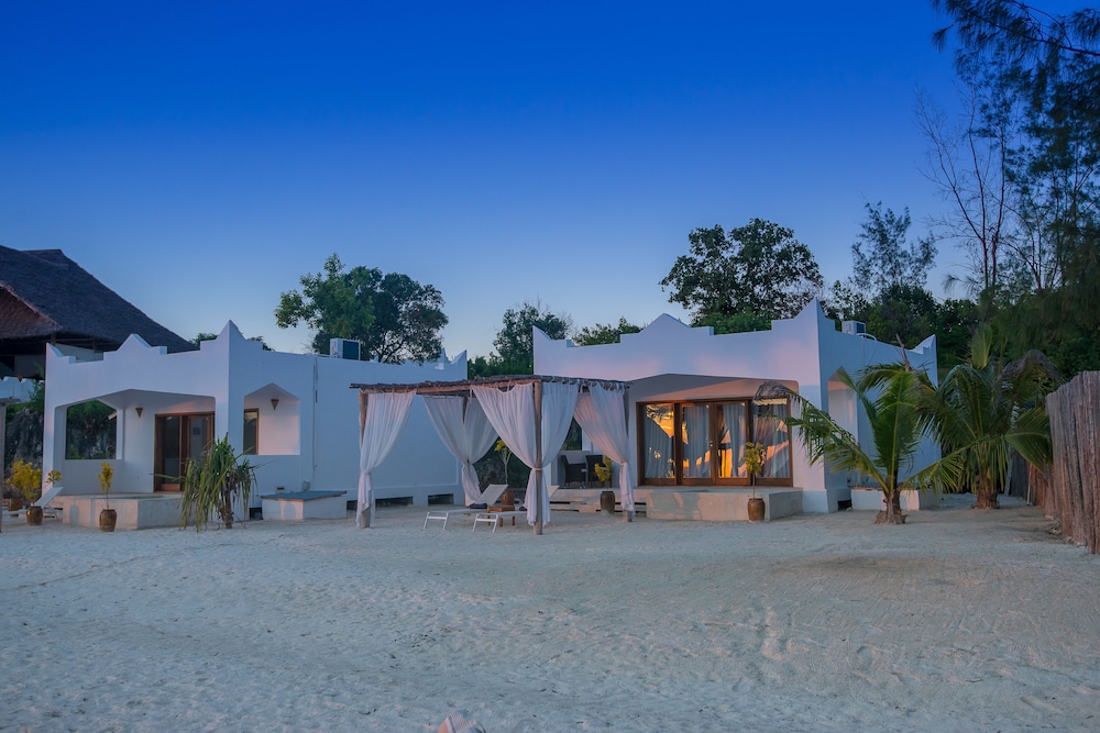 Kono Kono Beach Resort 2/73