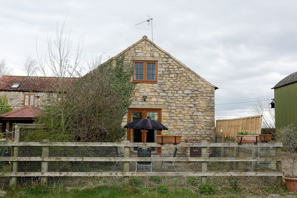 The Old Cart House 2/41