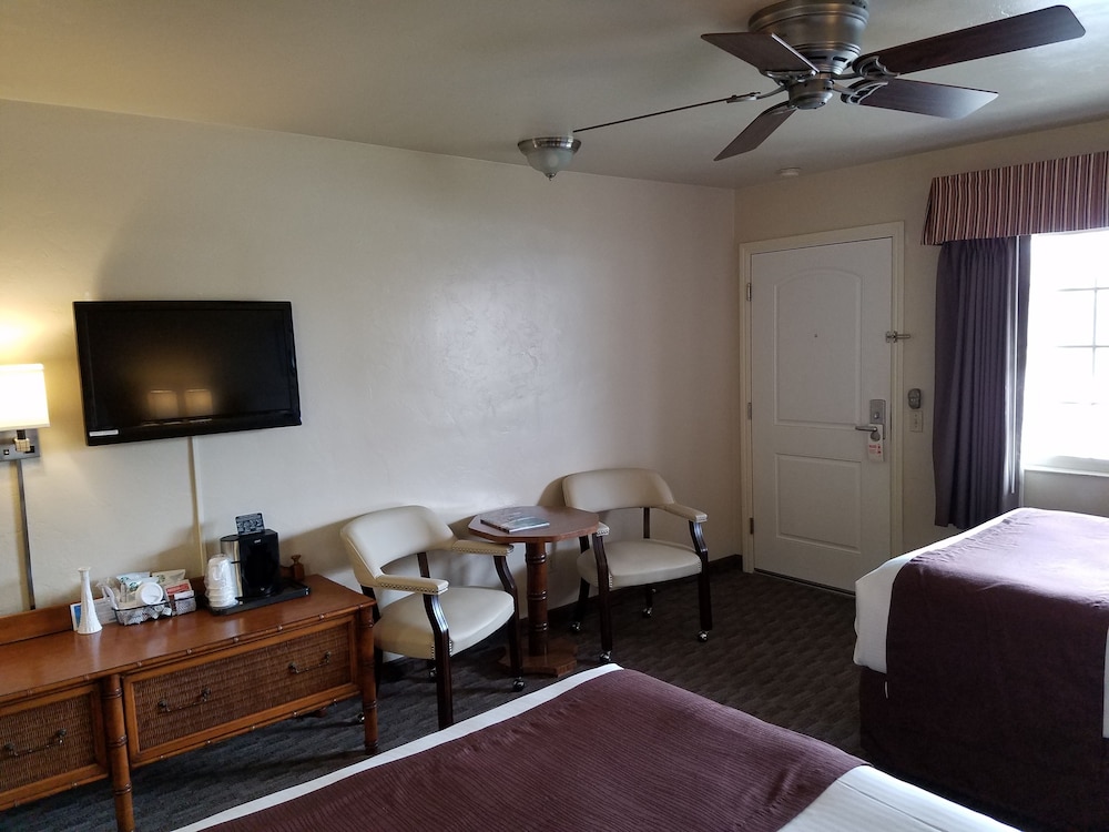 Lone Oak Lodge 27/35
