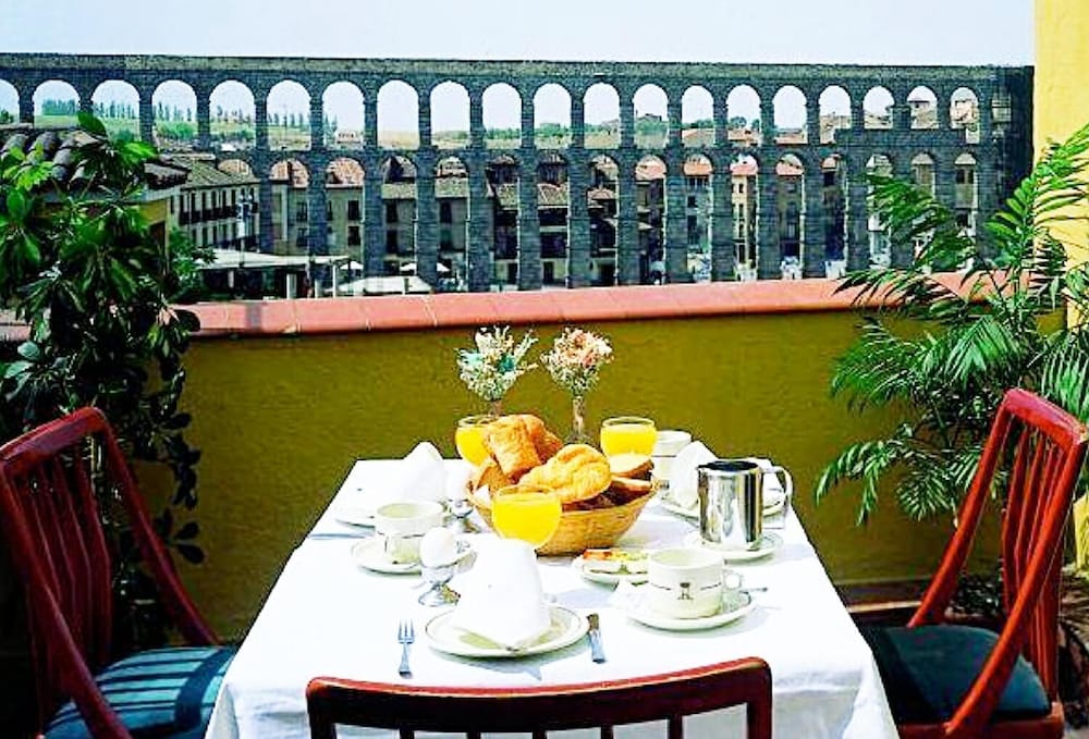 Hotel ELE Acueducto 41/57