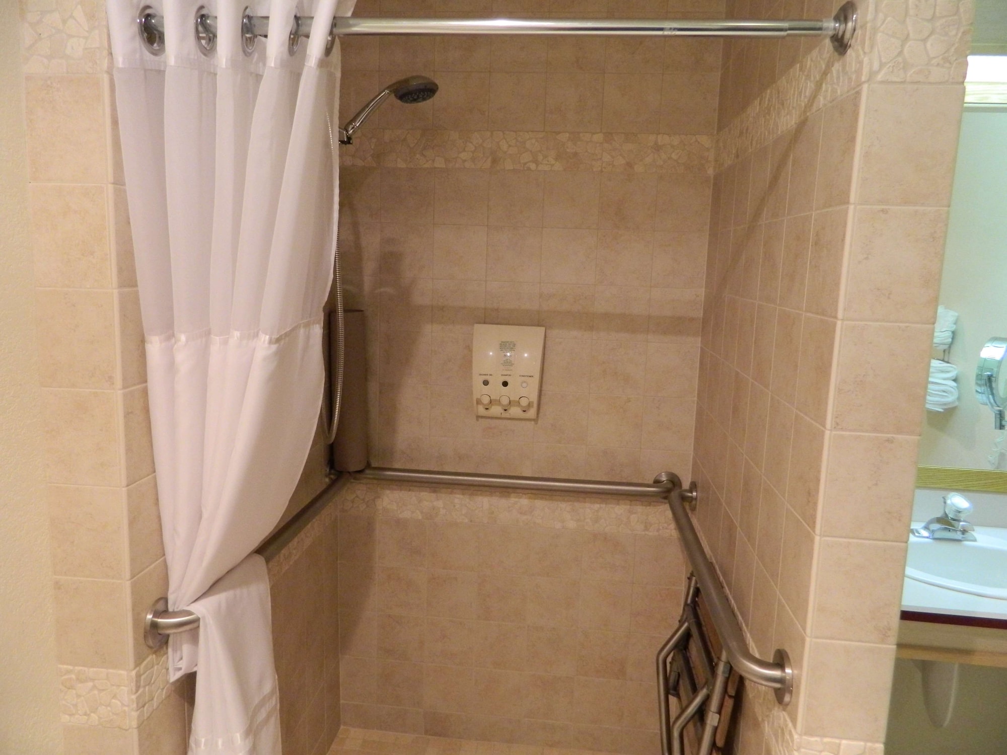 غرفة قياسية بسرير كينج، Best Western Plus Mill Creek Inn 7/7