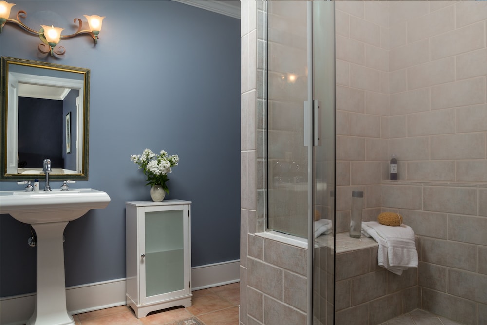 L Auberge Provencale Bed and Breakfast 48/51