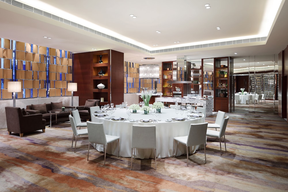 New World Wuhan Hotel 52/70