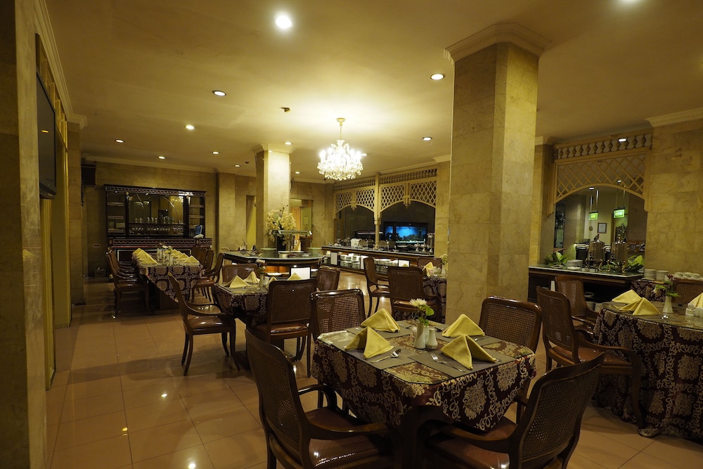 Hotel Indah Palace Solo 30/50