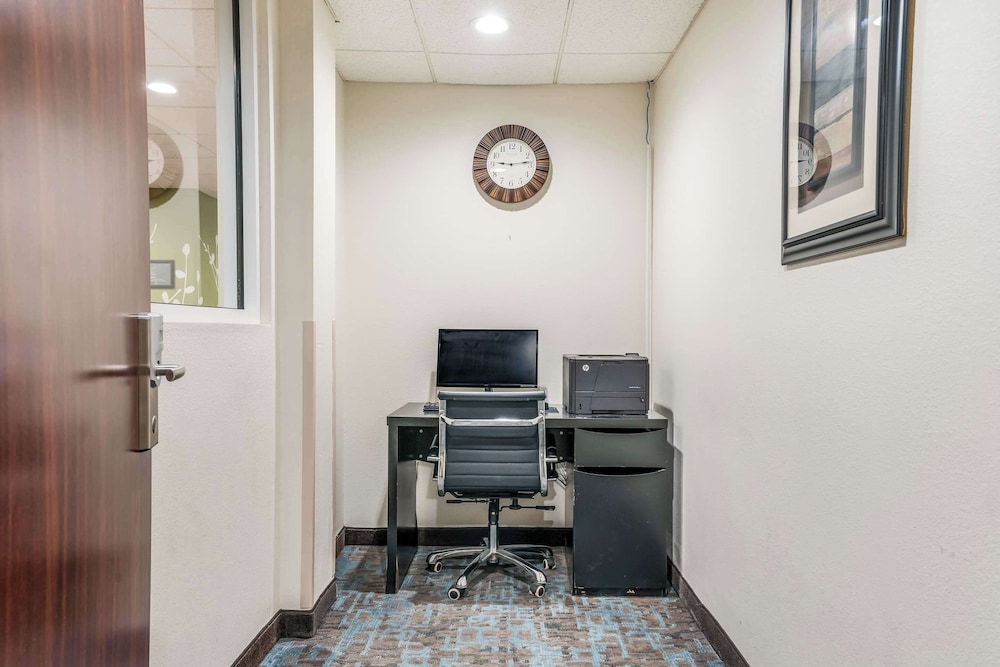 Sleep Inn & Suites Jacksonville Near Camp Lejeune 26/33