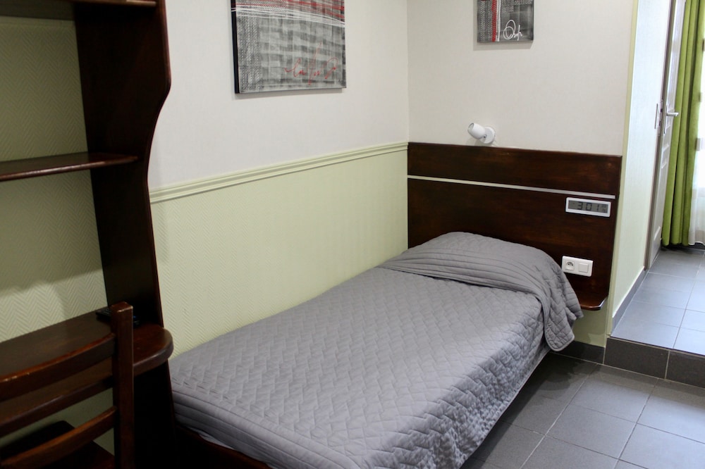Hotel des Pyrenees 3/50
