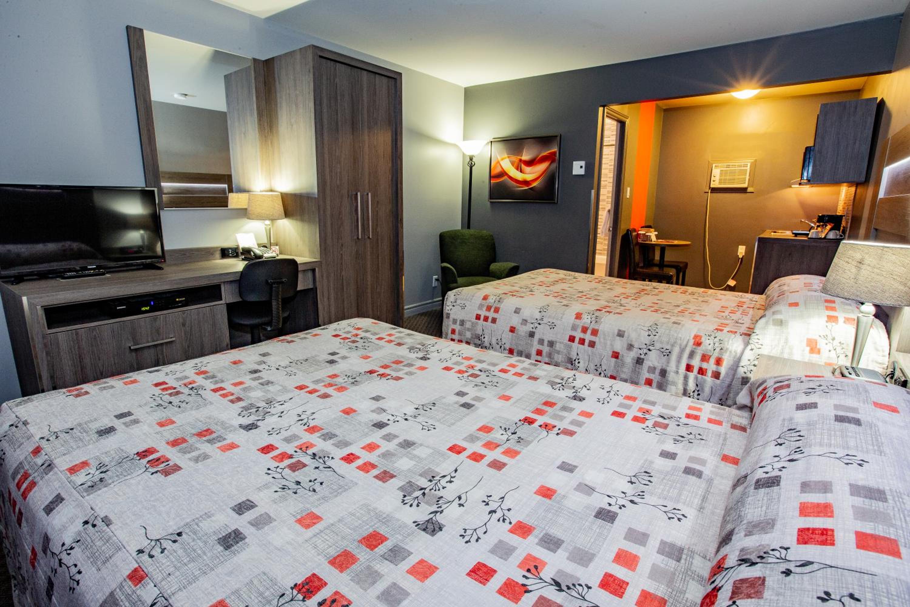 Room, 2 Double Beds, Kitchenette