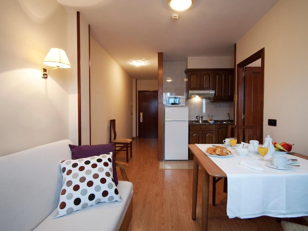 Arias Hotel 14/38