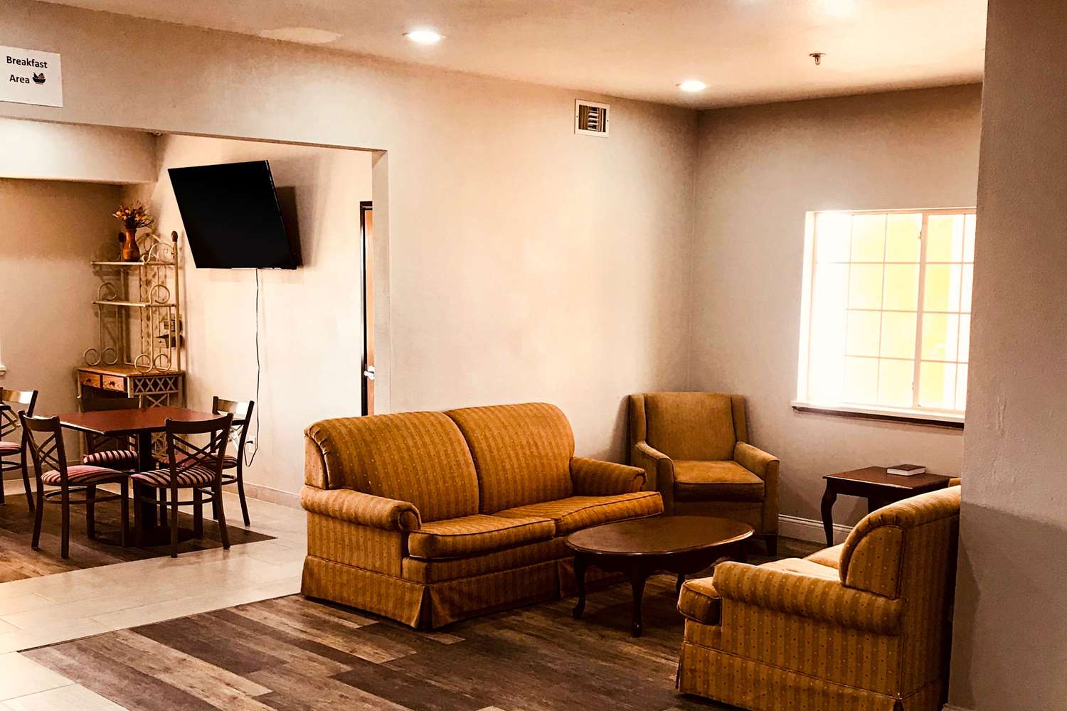Rodeway Inn Stephenville TX 30/38