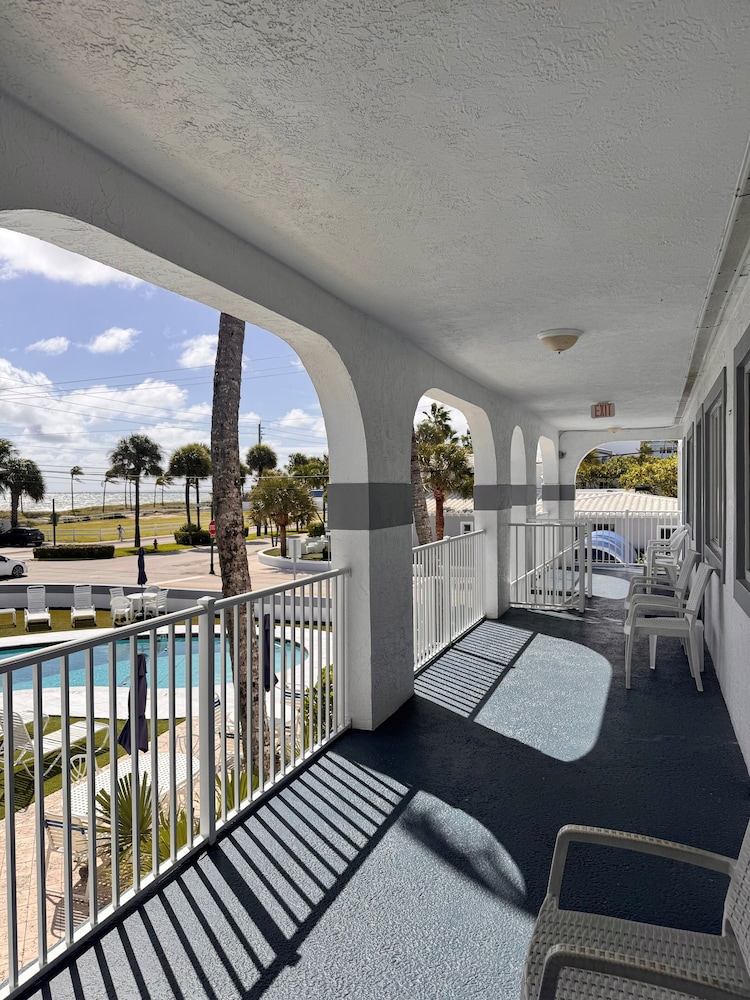 Coral Key Inn 34/71