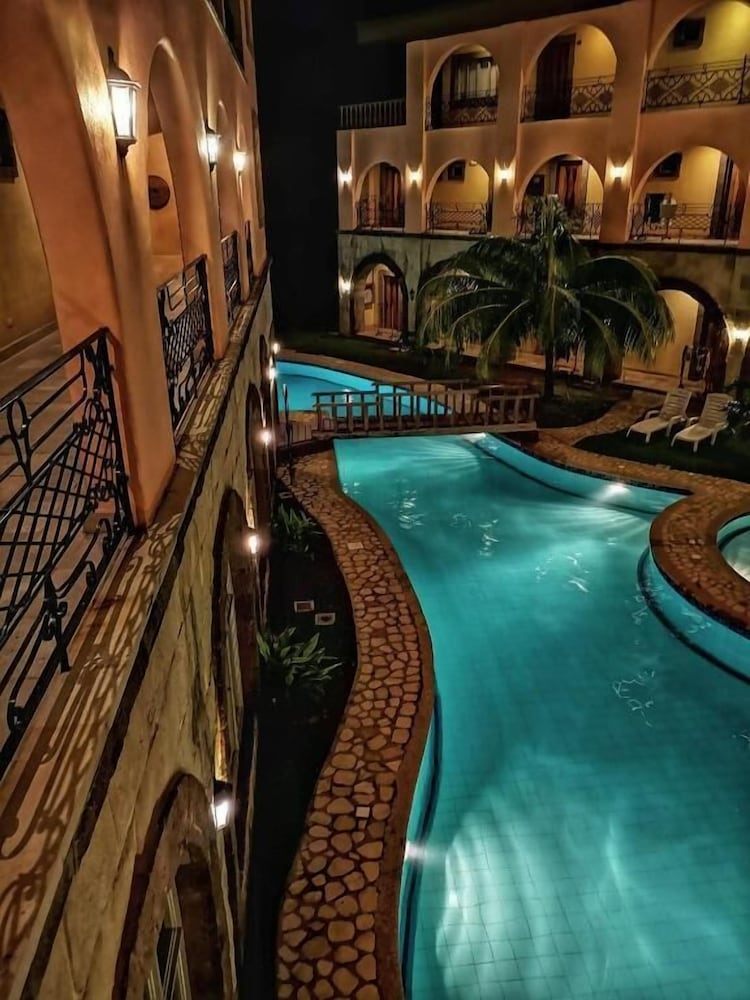 Corto Del Mar Hotel 55/61