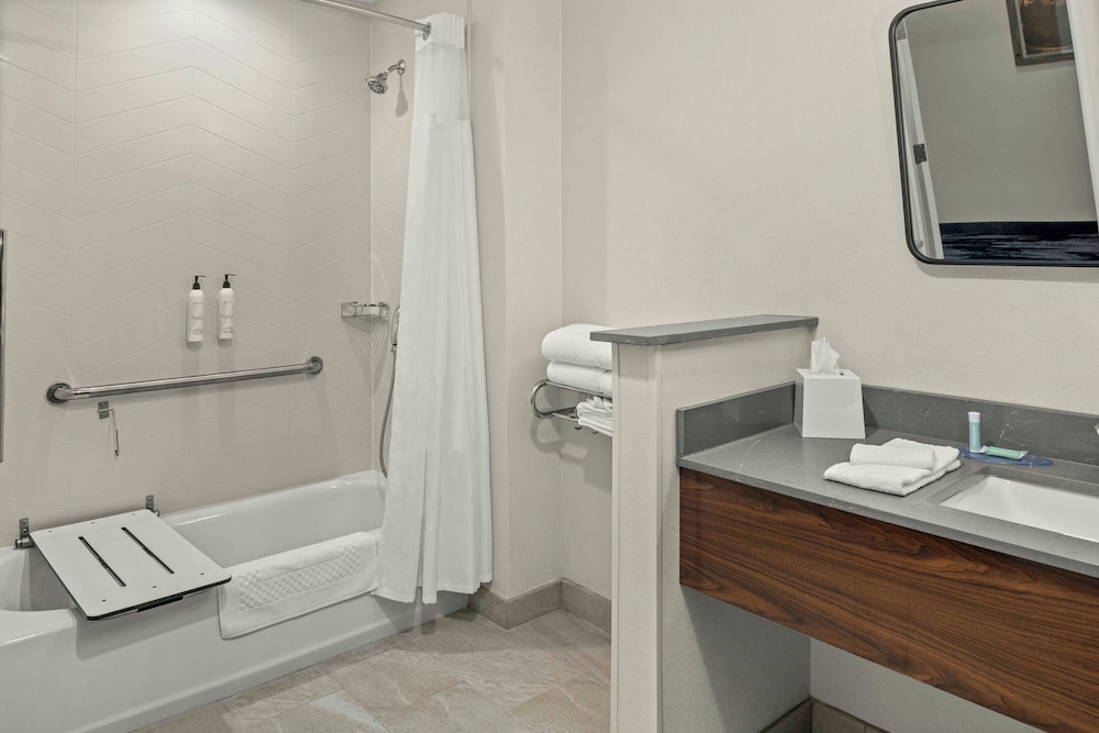 Fairfield Inn & Suites by Marriott Sacramento Winters 48/50