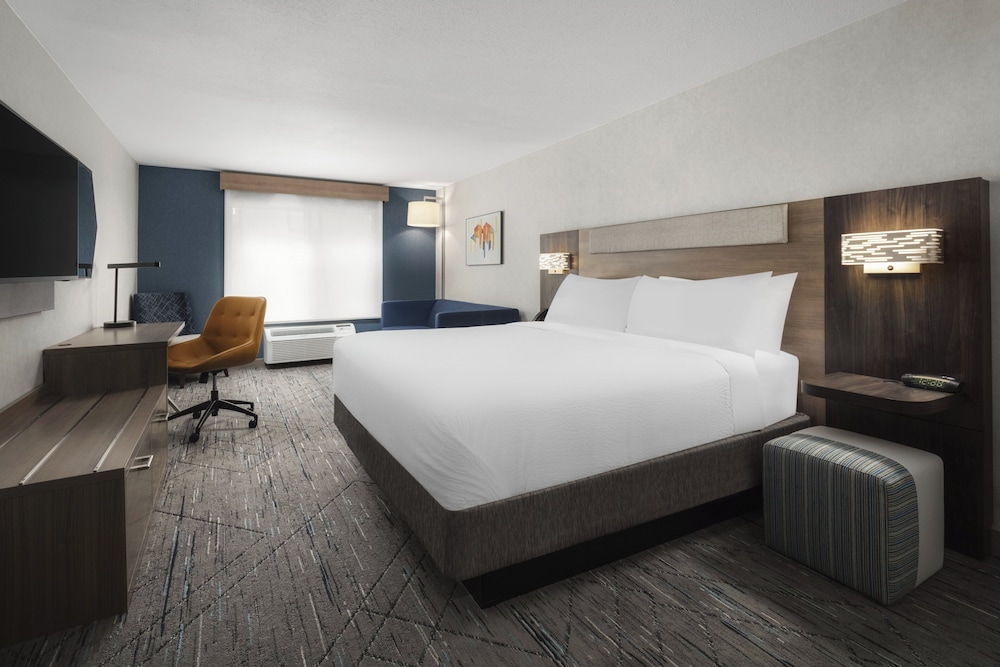 Suite, King Bed, Sofa