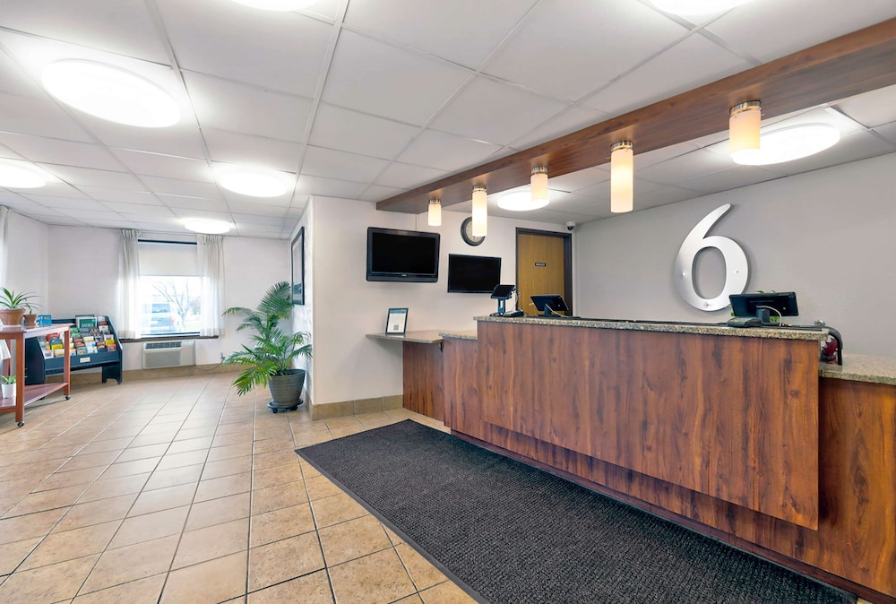 Lobby at Motel6 Cedar Rapids, IA - Airport, CEDAR RAPIDS - IA