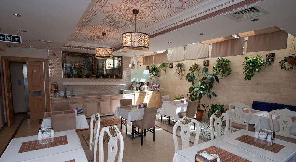 Sultans Royal Hotel 35/50
