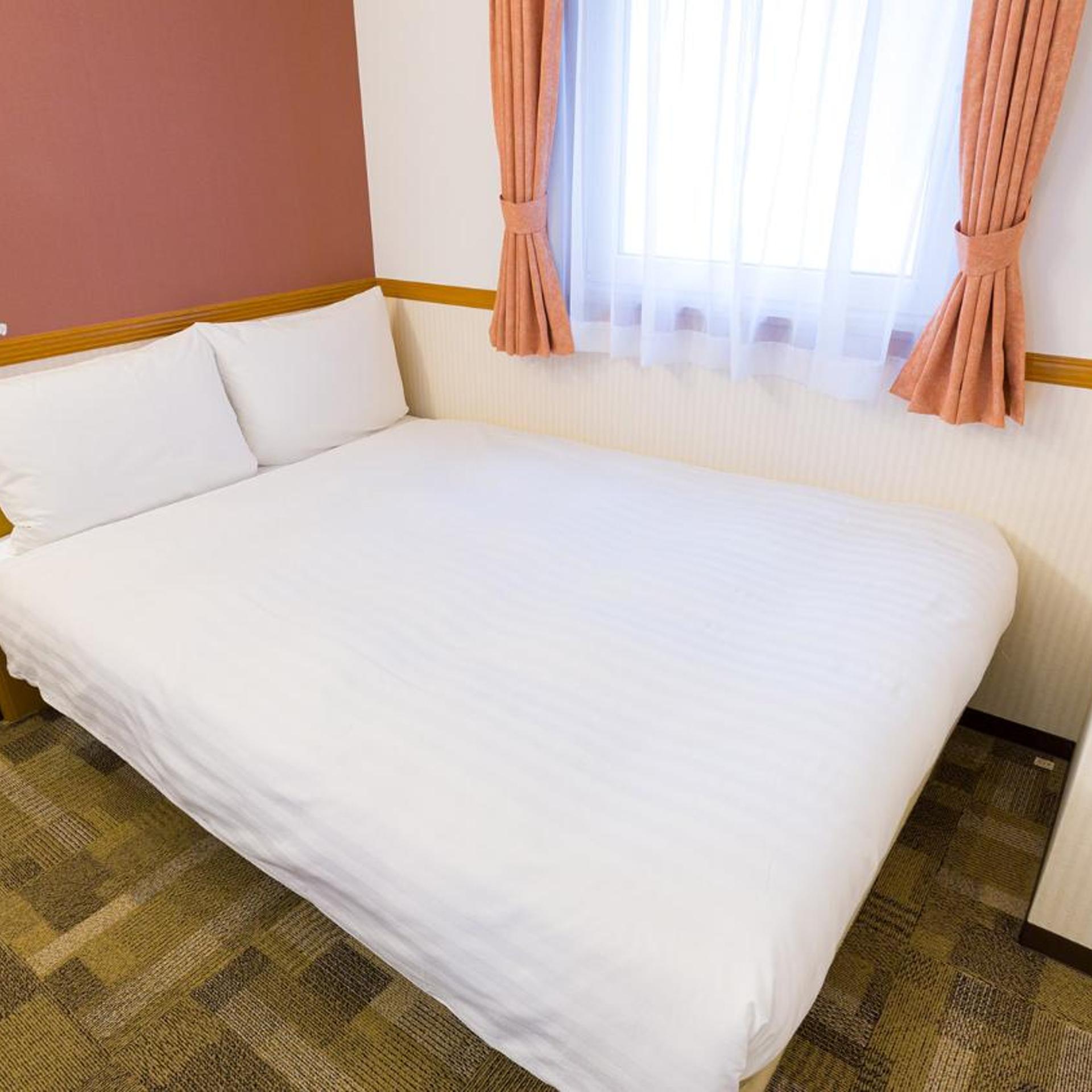 ROOM, DOUBLE BED