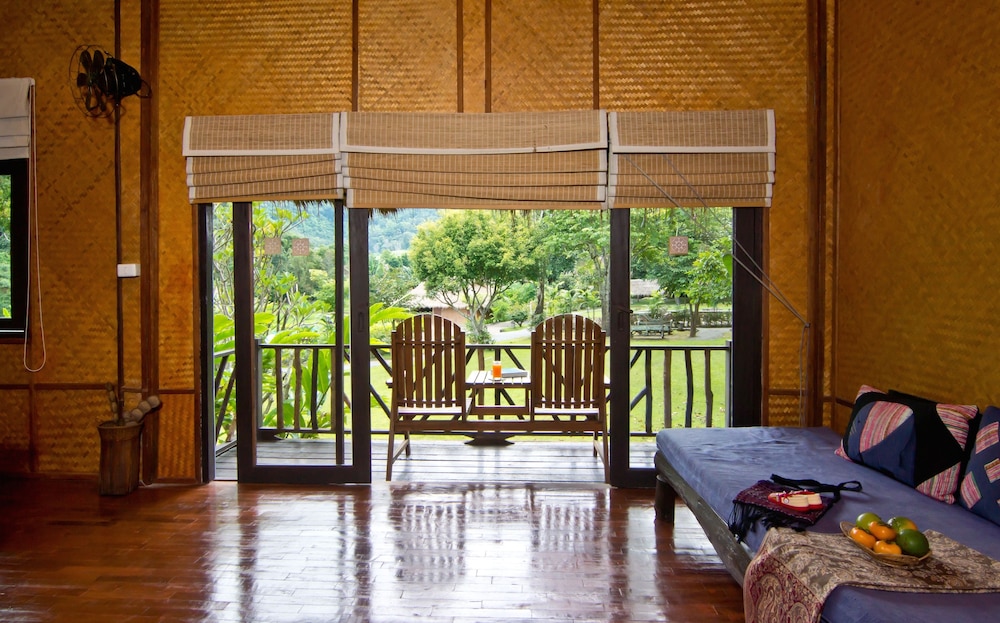 Hmong Hilltribe Lodge 11/42