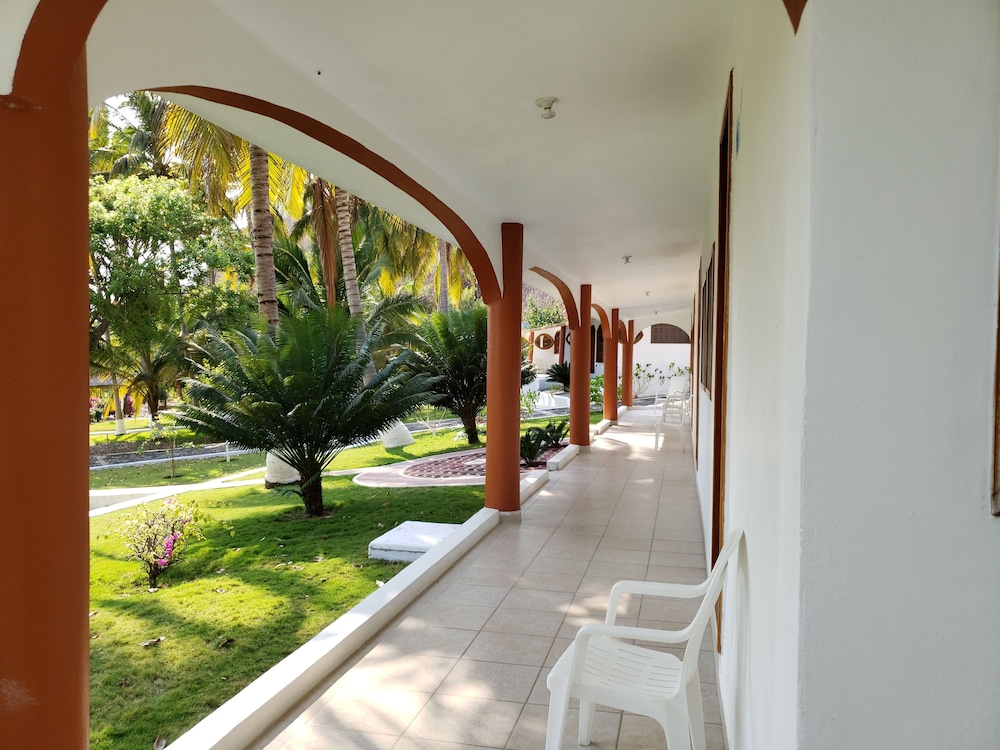 Hotel &amp; Club Campestre Altos Paraiso 37/50