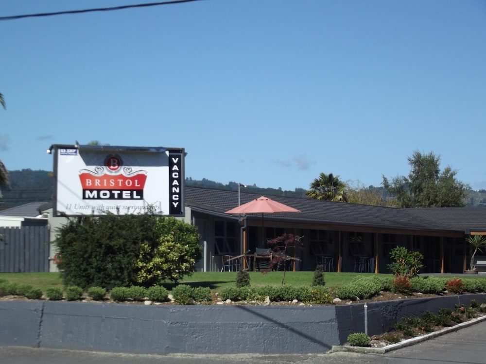 Bristol Motel 2/43
