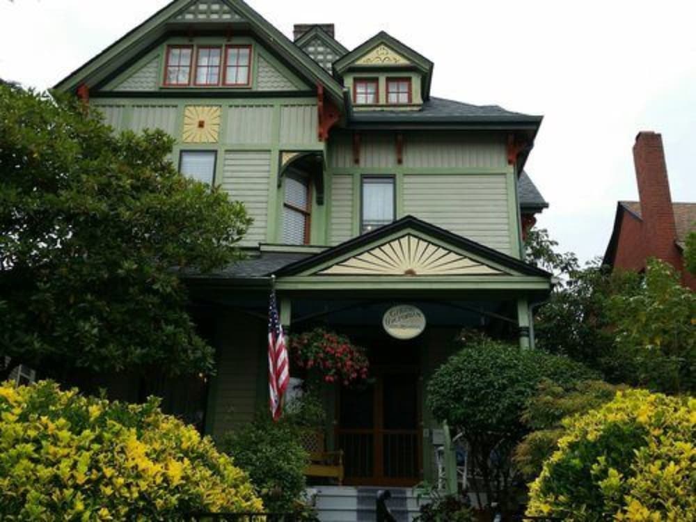 Geiger Victorian Bed and Breakfast 1/25