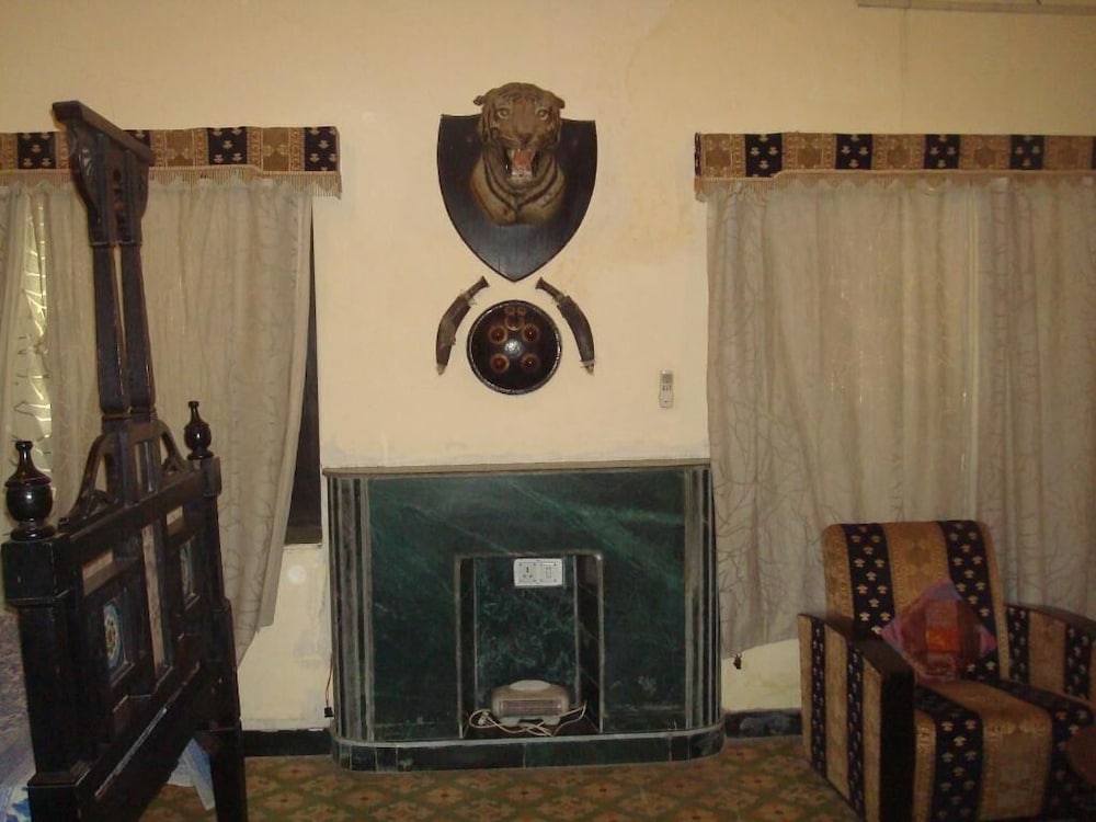 Bissau Palace 7/50