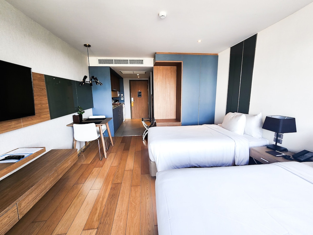 EXECUTIVE, STUDIO, TWIN BEDS, KITCHENETTE