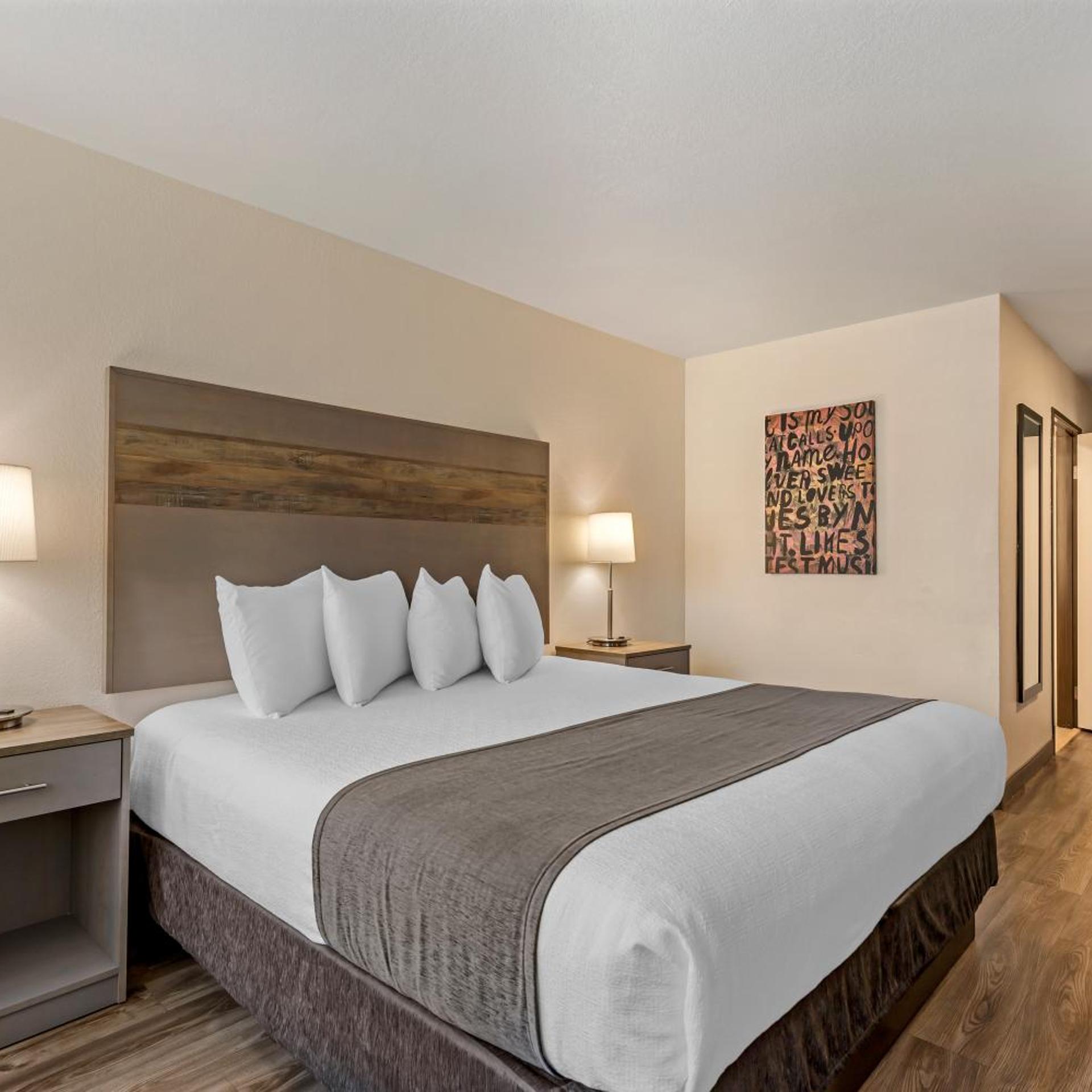 Room, King Bed, Kitchenette, Bathtub, Accessible