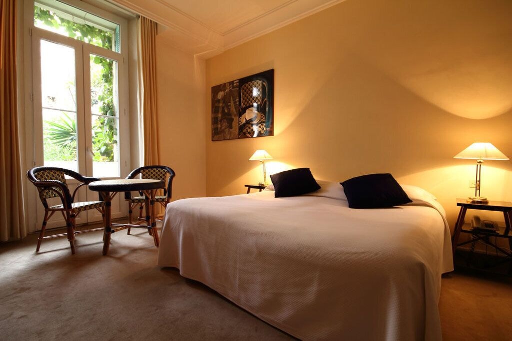 PREMIUM, DOUBLE BED, GARDEN SIDE, JETTED TUB